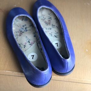 Women’s size 7 purple Dr. Marten’s flats
